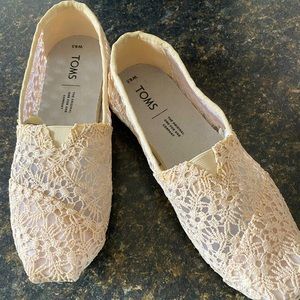 TOMS Natural Floral Lace Shoes